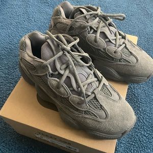 Yeezy 500 men’s 6 woman’s 7 Brand new